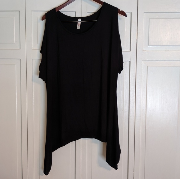 Luna Flower Tops - Black cold-shoulder tee with asymmetrical hem